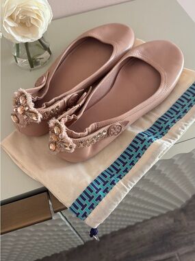 Tory Burch- Pink Ballet Flats with Logo Detail